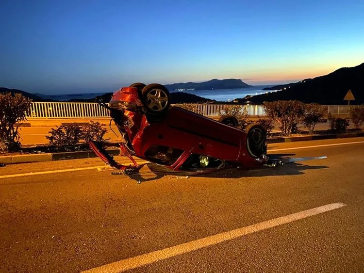  Antalya'da korkunç kaza! Otomobilden fırlayan genç kadın hayatını kaybetti