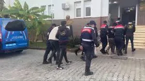 Alanya’da 11 adrese eş zamanlı silah ve uyuşturucu operasyonu