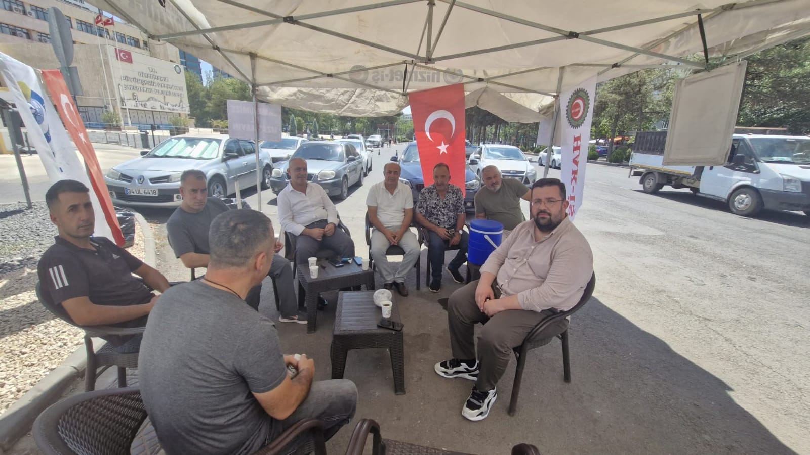 TERÖRSÜZ TÜRKİYE " UMURLARINDA DEĞİL  VARSA YOKSA EMEKÇİ KIYIMI 