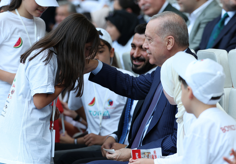 Milletimizin hasretini çektiği büyük ve güçlü Türkiye'ye kavuşmamıza çok az kaldı