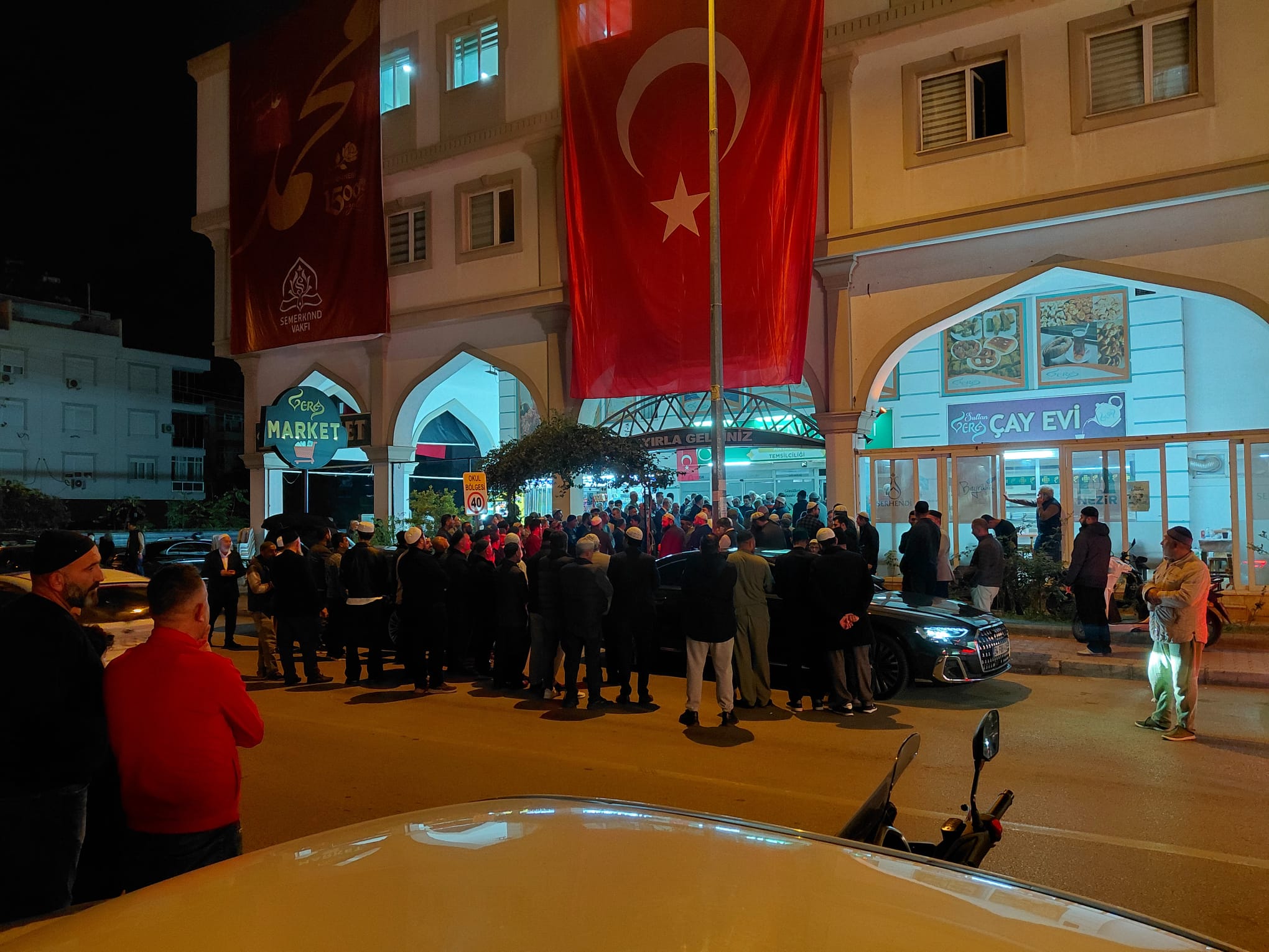 Menzil Cemaati’nin önde gelen gönül insanlarından Şeyh Seyyid Muhammed Mübarek Elhüseyni, bugün Antalya’ya gelerek manevi bir buluşmaya vesile oldu