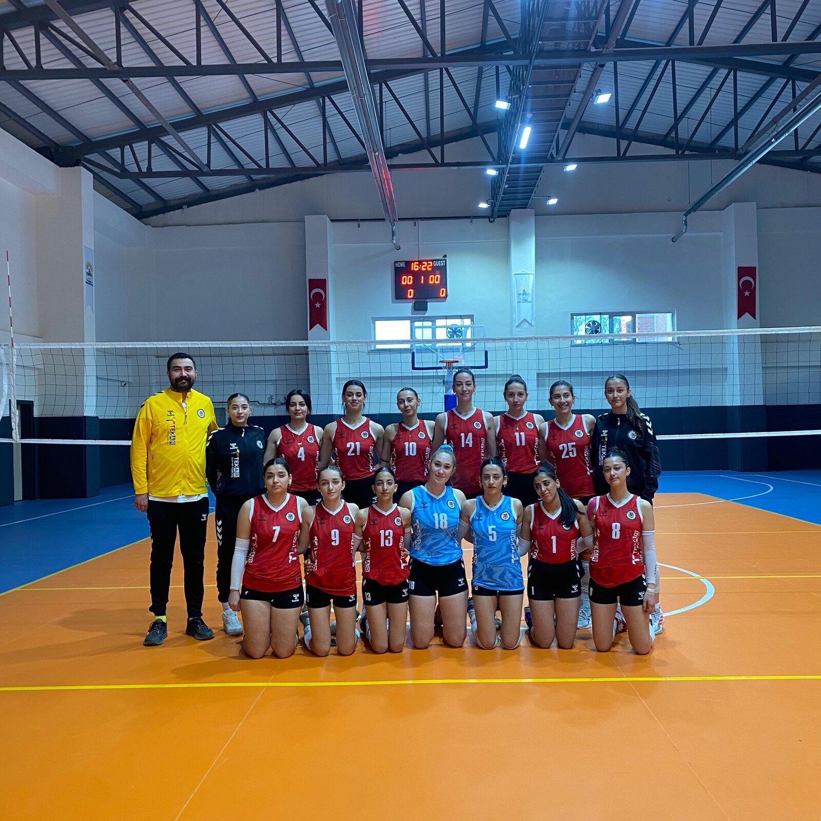 GENÇLERİ SPORA TEŞVİK ETMEK İÇİN SPOR KULÜBÜ KURDU