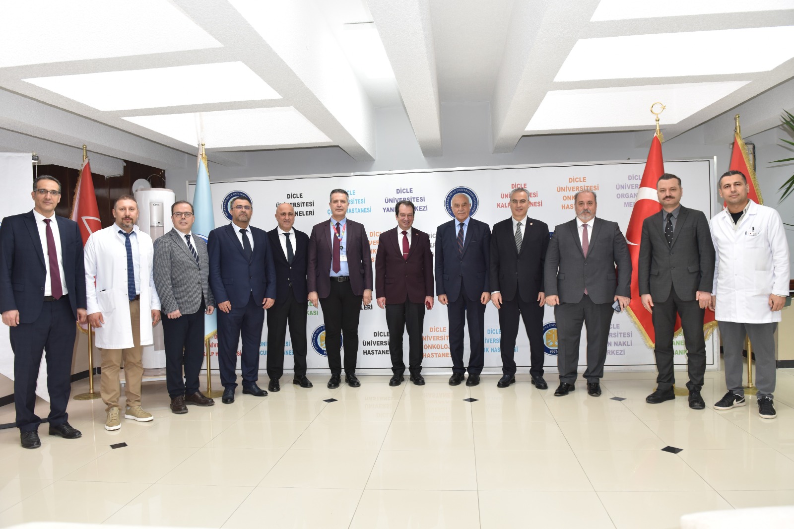 DİCLE ÜNİVERSİTESİ'NDEN MIKROCERRAHİ ALT YAPISINA DEV YATIRIM