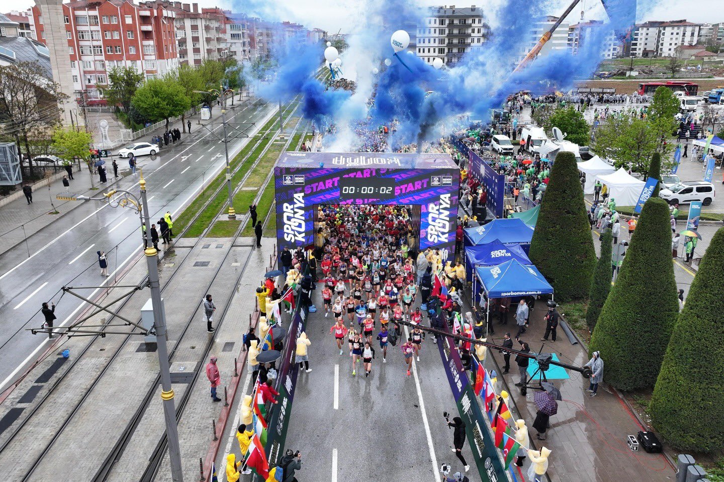 DİCLE ÜNİVERSİTESİ ÖĞRENCİLERİ MARATONDA TARİH YAZDI 