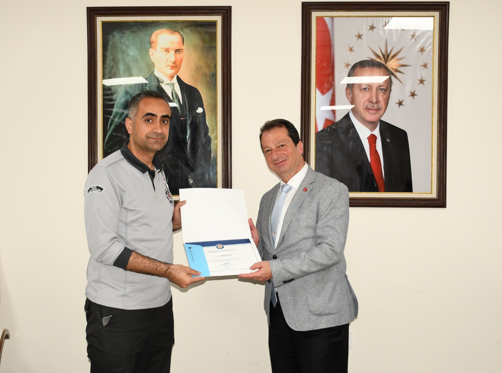 DİCLE ÜNİVERSİTESİ'NDEN ÖRNEK DAVRANIŞ  BAŞARILI PERSONELE ÖDÜL