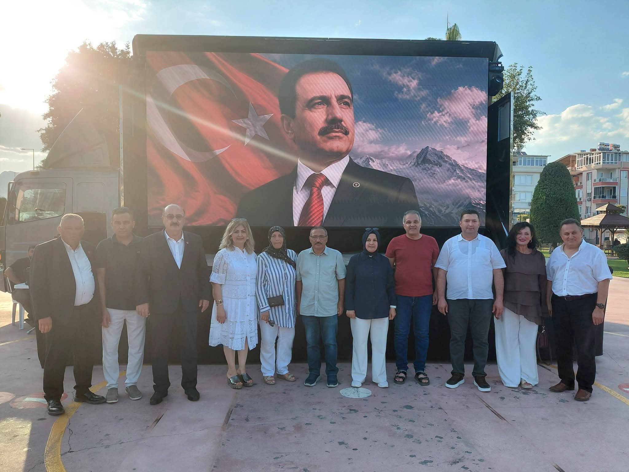 ANTALYA'DA MUHSİN YAZICIOĞLU'NUN AZİZ HATIRASINA AŞURE BULUŞMASI: BİRLİK VE KARDEŞLİK MESAJLARI VERİLDİ