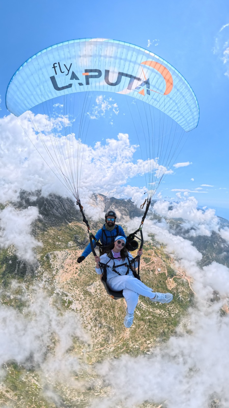 Yabancı Turistin Gözünden Ölüdeniz: Gökyüzüne Neden Bu Kadar Akın Ediyorlar?