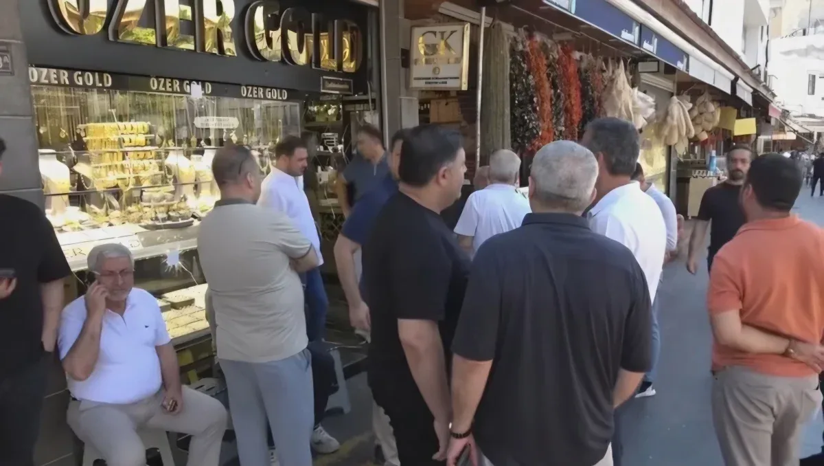 Diyarbakır’da kuyumcuya kurşun yağdırdılar!