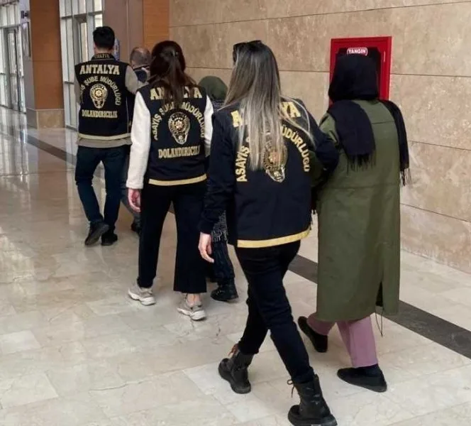 Dini İnaç ve Duyguların Kullanılması Suretiyle Dolandırıcılık Yapan 3 Şüpheli  Tutuklandı